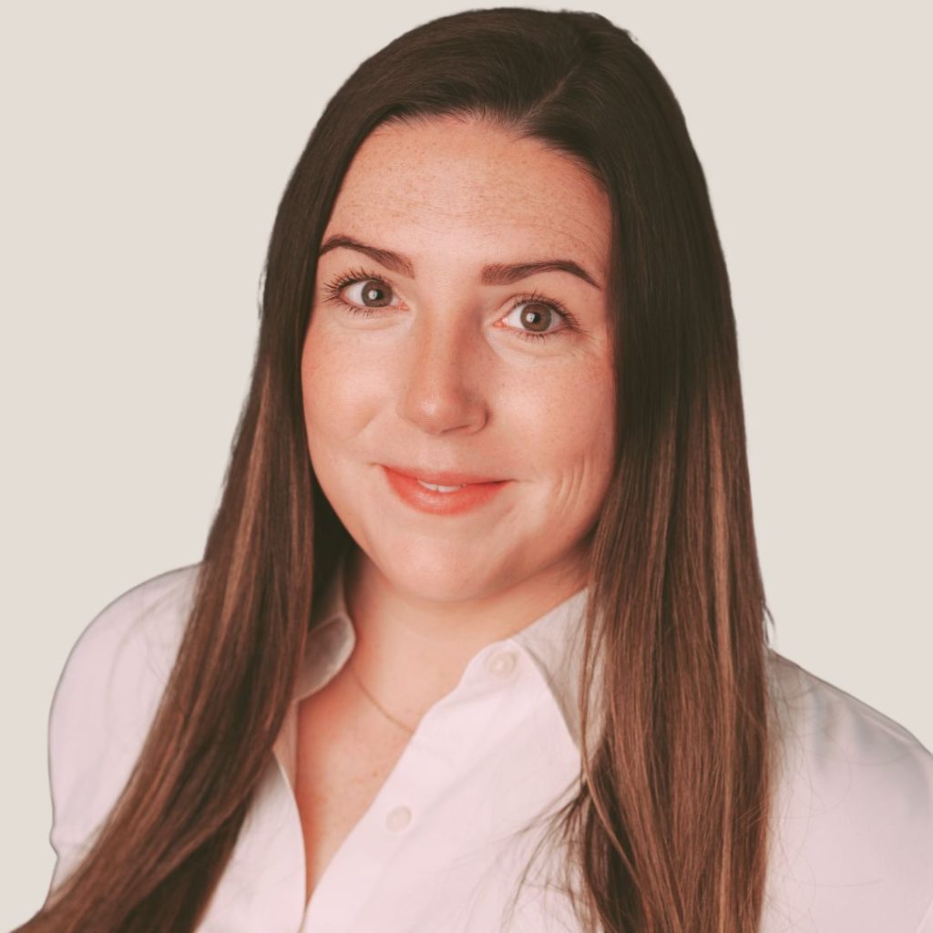 a headshot of Emily Buennemeyer – Transaction Coordinator at Rise Transactions